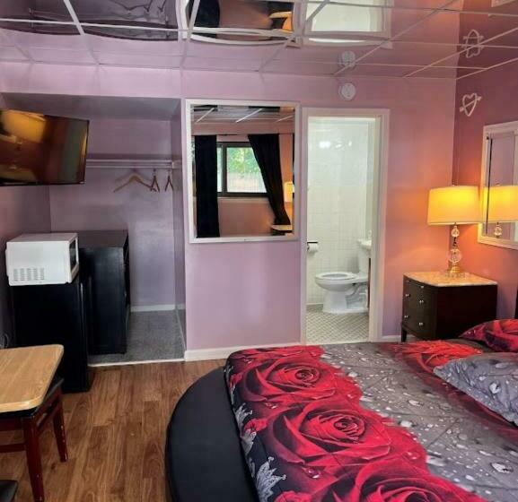 キングサイズベッドのデラックスルーム, Edgebrook Motel