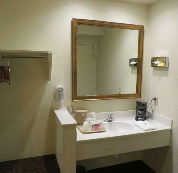 סוויטת ג'וניור דלוקס, Anaheim Desert Inn & Suites