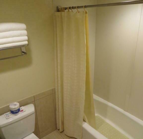 سوییت خانوادگی, Anaheim Desert Inn & Suites