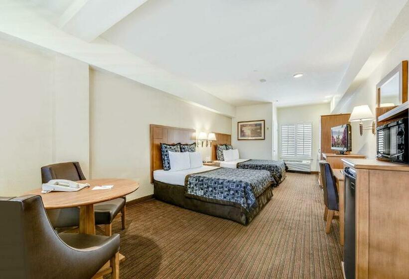 סוויטה משפחתית, Anaheim Desert Inn & Suites