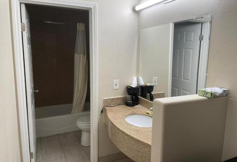 غرفة عائلية, Colony Inn