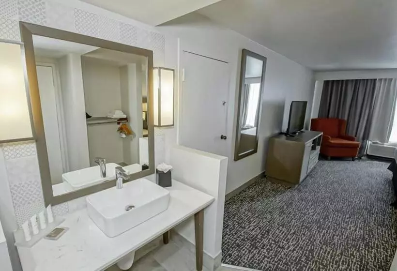 اتاق استاندارد با تخت بزرگ برای معلولان, Country Inn & Suites By Radisson, New Orleans I10 East, La