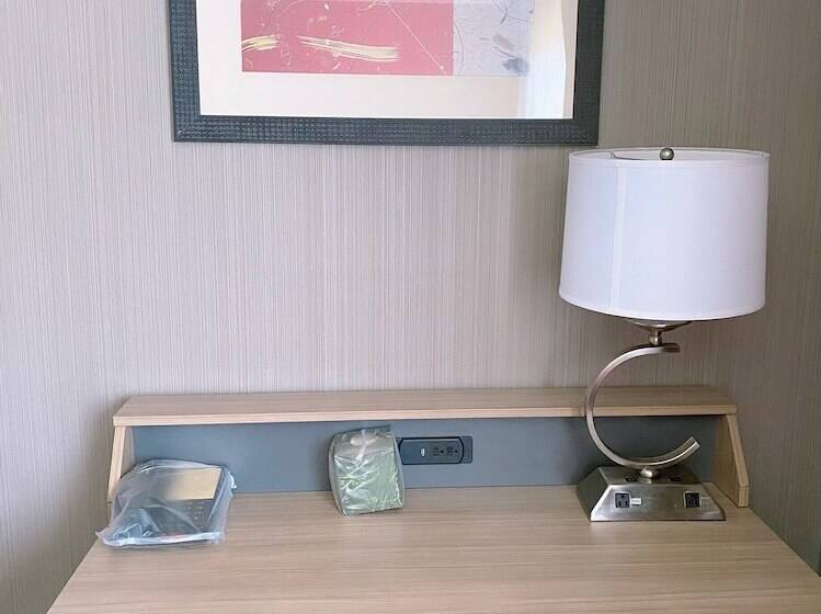 带2个双人床的标准工作室, Country Inn & Suites By Radisson, Delta Park North Portland