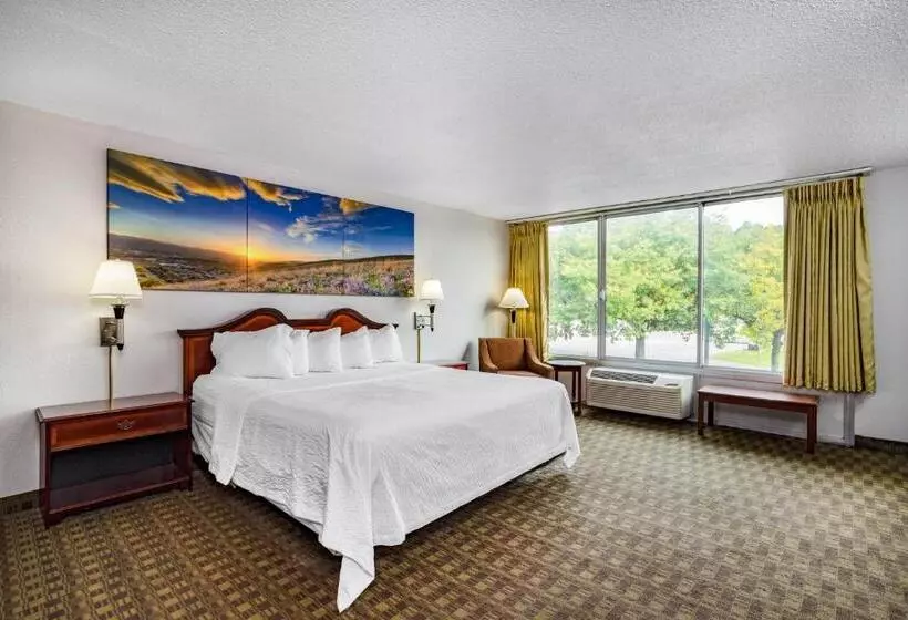キングサイズベッドのスタンダードルーム, Days Inn By Wyndham Cambridge