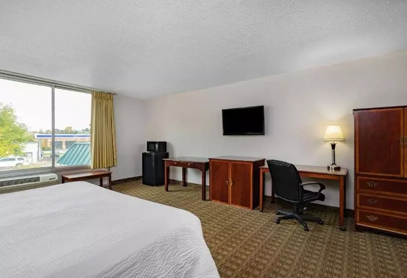 キングサイズベッドのスタンダードルーム, Days Inn By Wyndham Cambridge