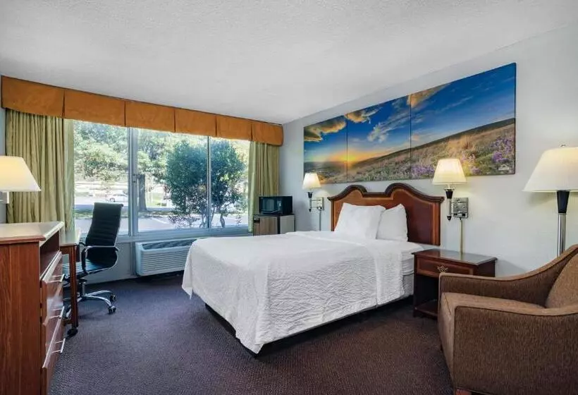 身障者適用スタンダードルーム, Days Inn By Wyndham Cambridge