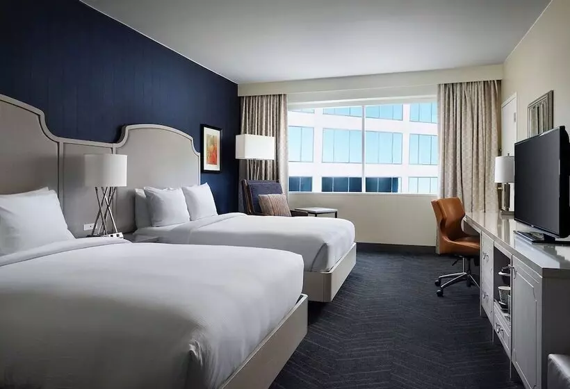 ２ダブルベッドのスタンダードルーム, Doubletree By Hilton Hotel Nashville Downtown