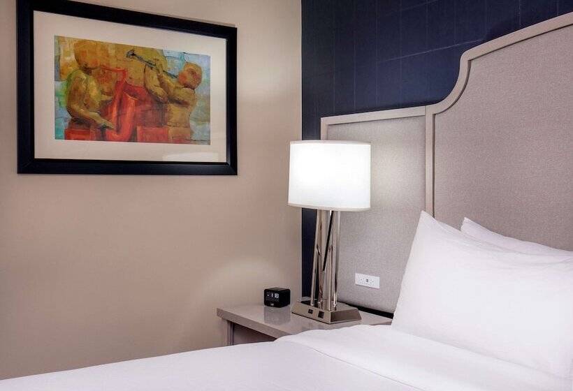 اتاق استاندارد با 2 تخت دوبل, Doubletree By Hilton Hotel Nashville Downtown