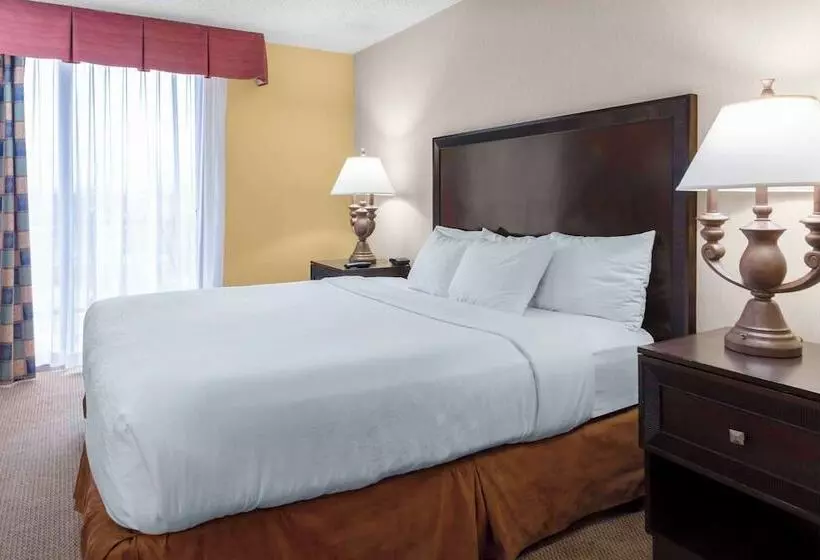 スイート, Embassy Suites By Hilton Kansas City Plaza
