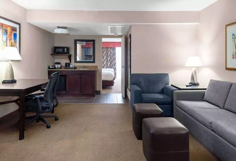 プレミアムスイート, Embassy Suites By Hilton Kansas City Plaza