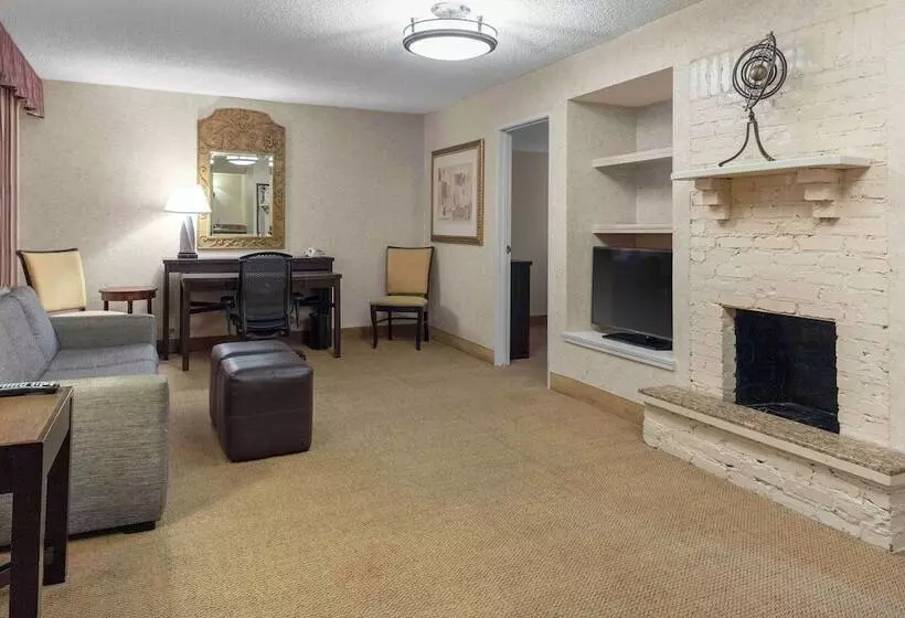 身障者適用スイートルーム, Embassy Suites By Hilton Kansas City Plaza