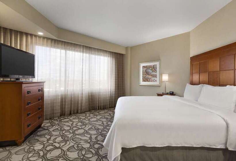 سوییت خانوادگی, Embassy Suites By Hilton Kansas City Plaza