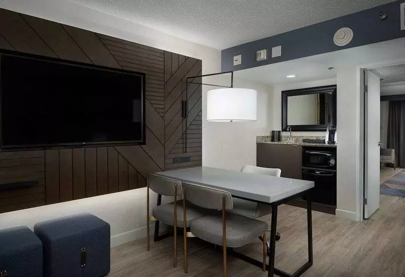 سوییت, Embassy Suites By Hilton Los Angeles Downey