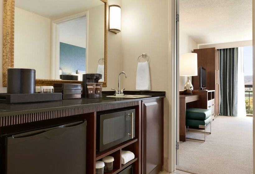 غرفة تنفيذية, Embassy Suites By Hilton San Luis Obispo