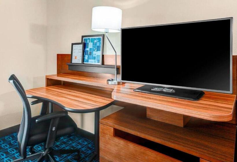 Номер Стандарт Кровать Кинг Адаптированный для Инвалидов, Fairfield Inn & Suites By Marriott Cape Cod Hyannis