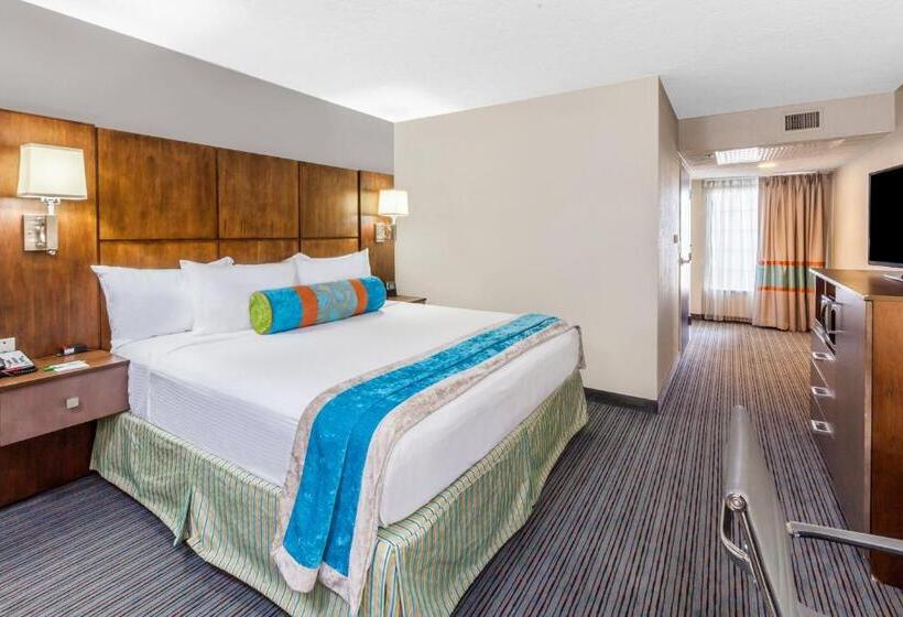 Люкс Кровать Кинг, Holiday Inn Hotel & Suites Oklahoma City North, An Ihg