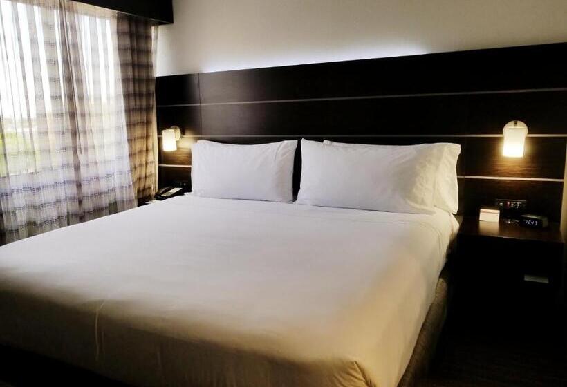 جناح, Holiday Inn Express Hotel & Suites Miami   Hialeah, An Ihg