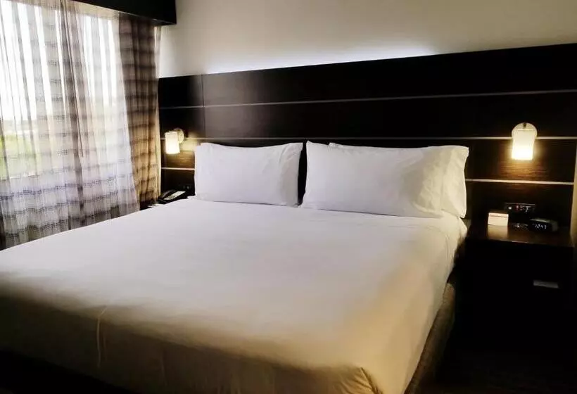 سوییت, Holiday Inn Express Hotel & Suites Miami   Hialeah, An Ihg