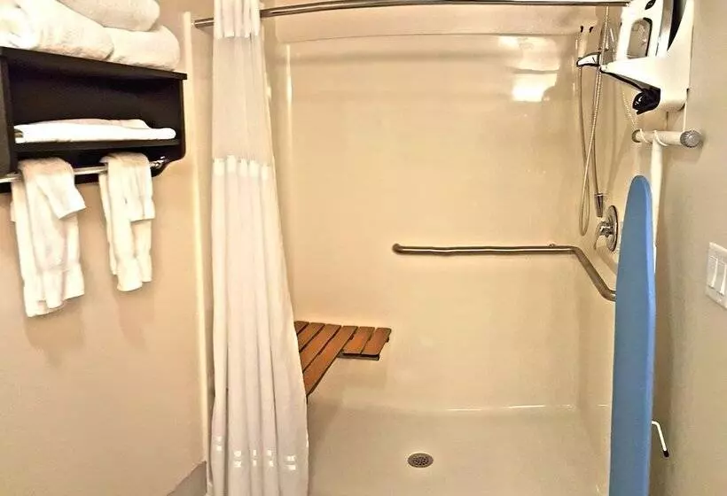 سوئیت برای معلولان, Holiday Inn & Suites Syracuse Airport   Liverpool, An Ihg