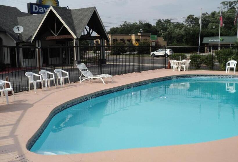 Pokój Standard Łóżko King Size, Knights Inn Cleveland, Ga