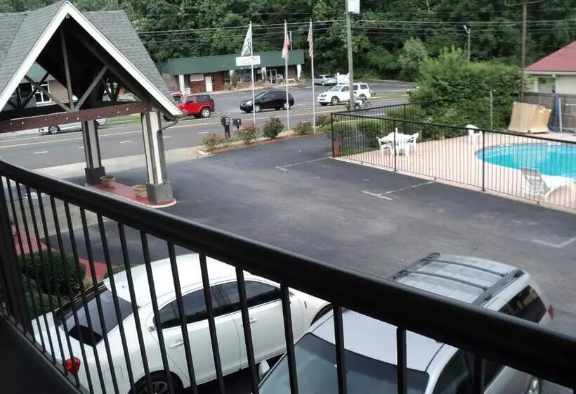 キングサイズベッドのスタンダードルーム, Knights Inn Cleveland, Ga