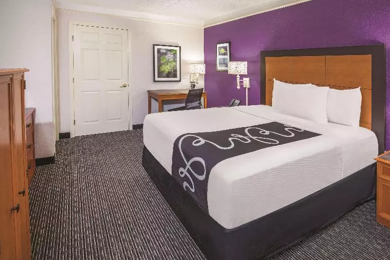 スタンダードルーム, Howard Johnson By Wyndham Sacramento Downtown