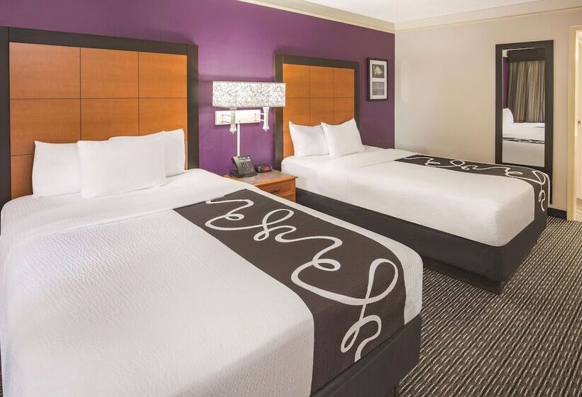 带2个双人床的标准工作室, Howard Johnson By Wyndham Sacramento Downtown