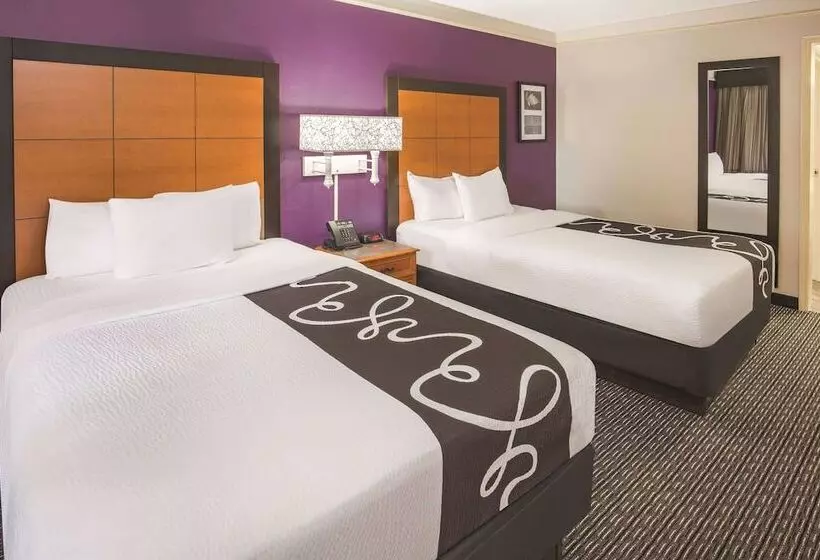 ２ダブルベッドのスタンダードルーム, Howard Johnson By Wyndham Sacramento Downtown
