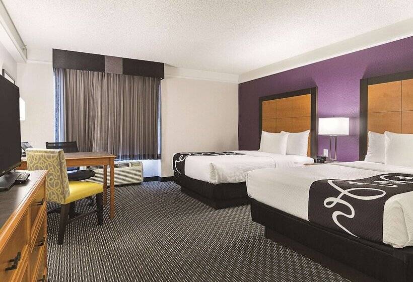 带2个双人床的标准工作室, Howard Johnson By Wyndham Sacramento Downtown