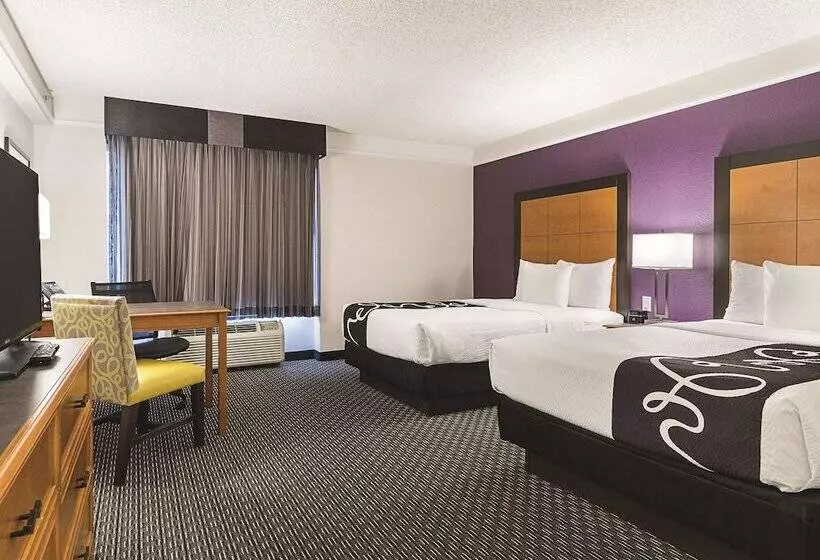 ２ダブルベッドのスタンダードルーム, Howard Johnson By Wyndham Sacramento Downtown