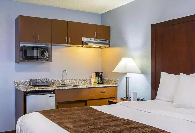 キングサイズベッドのスイートルーム, Quality Inn & Suites Clackamas   Portland