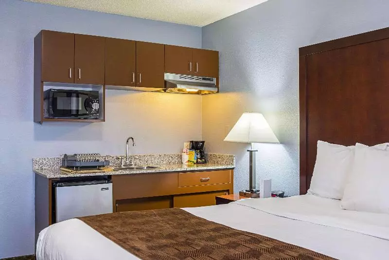 キングサイズベッドのスイートルーム, Quality Inn & Suites Clackamas   Portland