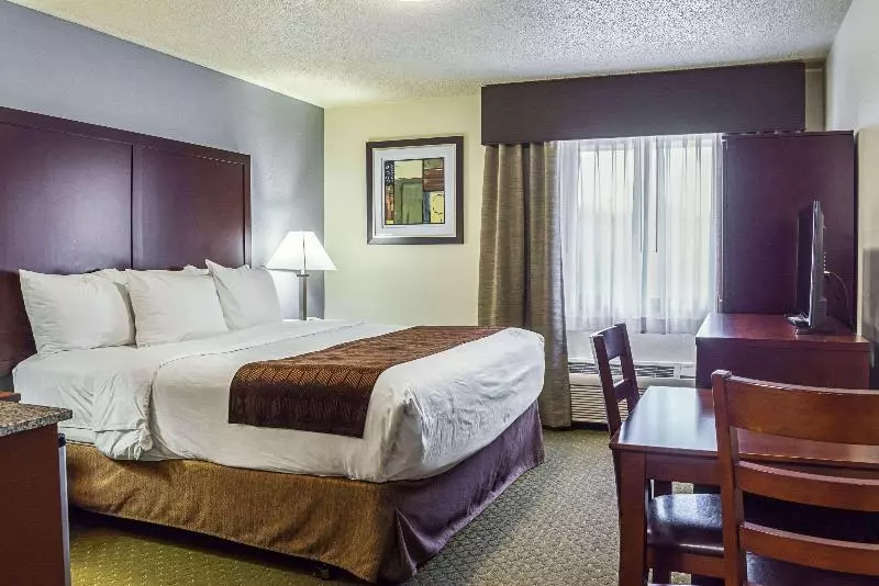 キングサイズベッドのスイートルーム, Quality Inn & Suites Clackamas   Portland