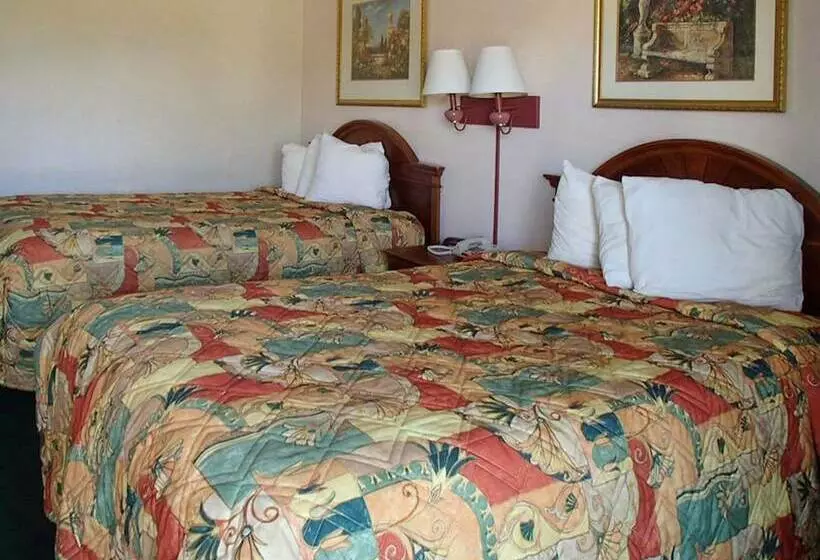 2ダブルベッドのスタンダードルーム, Rodeway Inn Leesburg Chain Of Lakes