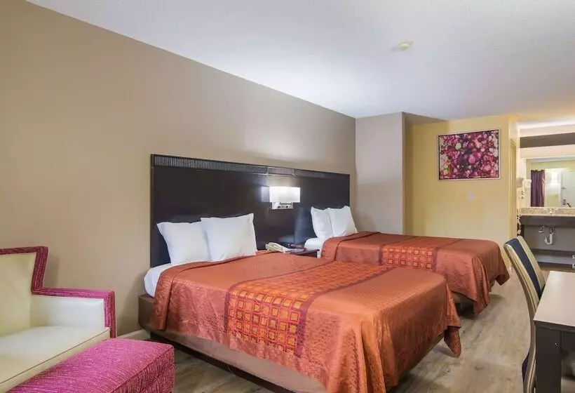 ２ダブルベッドのスタンダードルーム, Rodeway Inn & Suites Monroevillepittsburgh