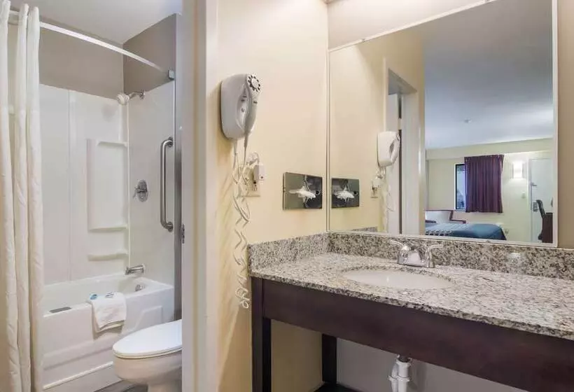 ２ダブルベッドのスタンダードルーム, Rodeway Inn & Suites Monroevillepittsburgh