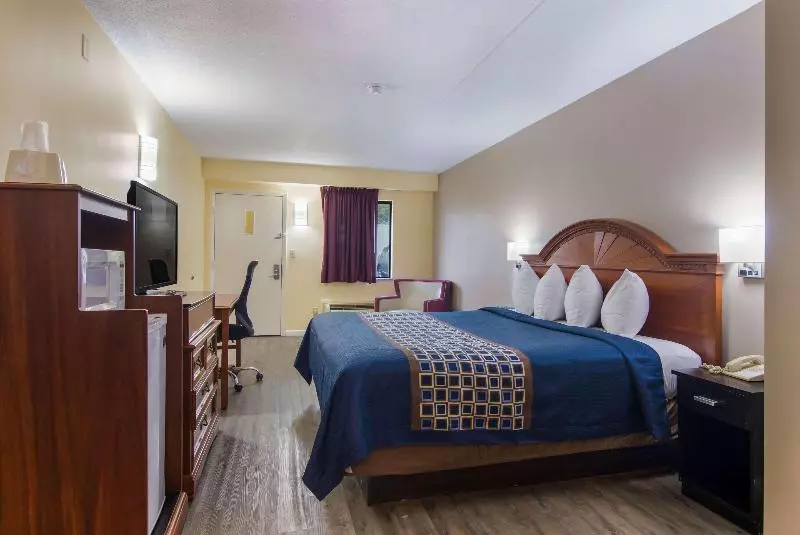 キングサイズベッドのスタンダードルーム, Rodeway Inn & Suites Monroevillepittsburgh