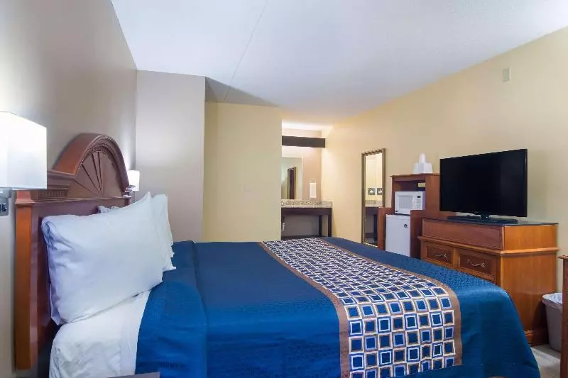 キングサイズベッドのスタンダードルーム, Rodeway Inn & Suites Monroevillepittsburgh