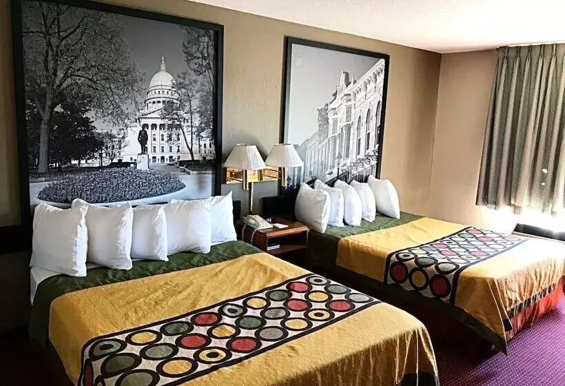Standard-huone 2 Parivuodetta, Super 8 By Wyndham Madison East