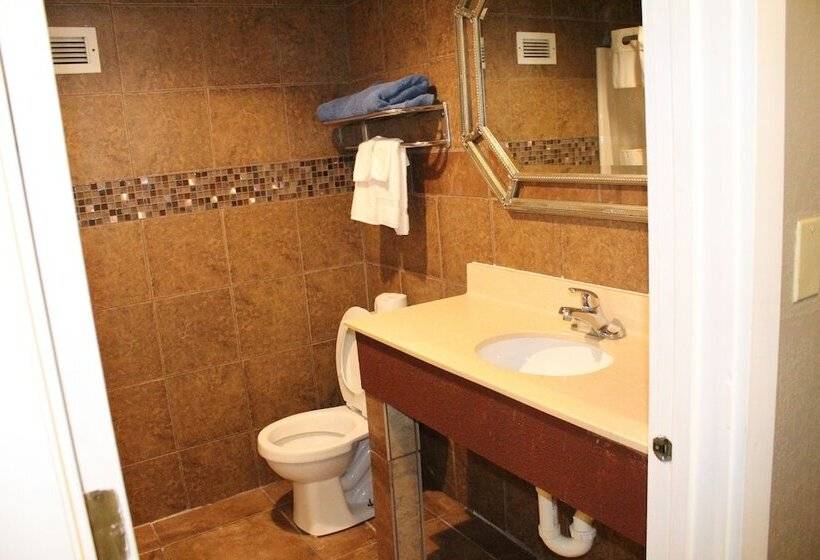 Номер Стандарт 2 Двуспальные Кровати, Whalers Inn And Suites