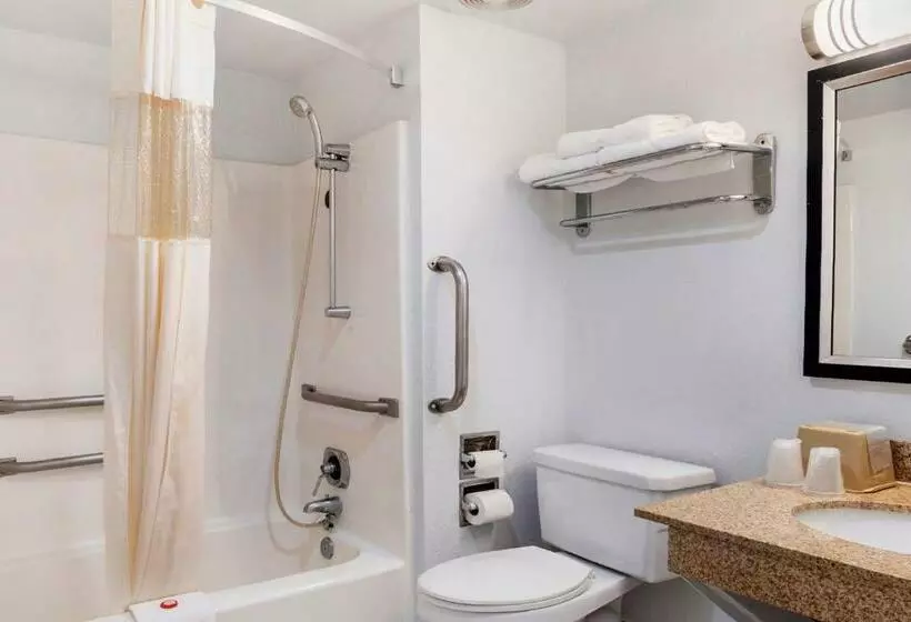 Standard-invahuone King-vuode, Oyo Townhouse Dodge City Ks