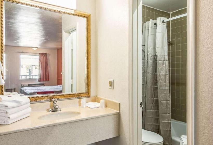 غرفة ديلوكس سرير كينج, Motel 6 Portsmouth, Va