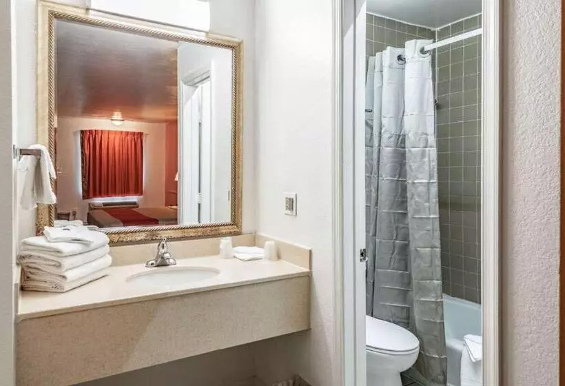 キングサイズベッドのデラックスルーム, Motel 6 Portsmouth, Va