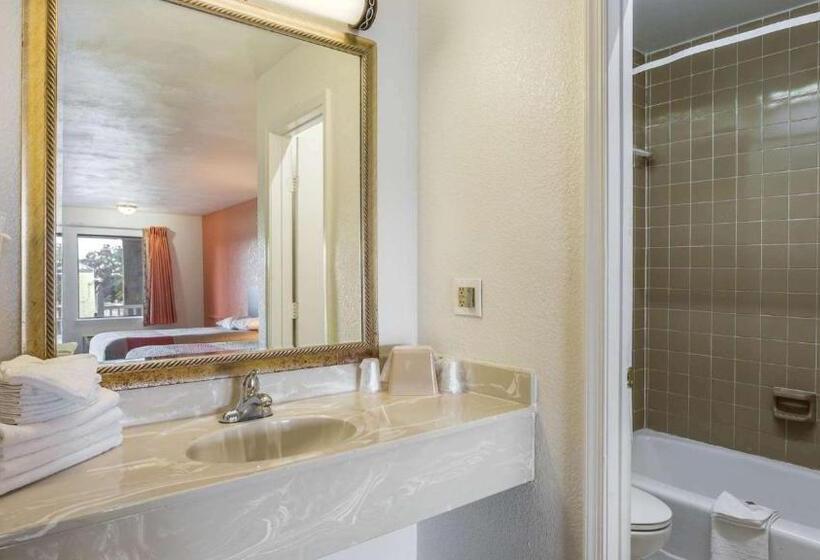 غرفة ديلوكس سرير كينج, Motel 6 Portsmouth, Va