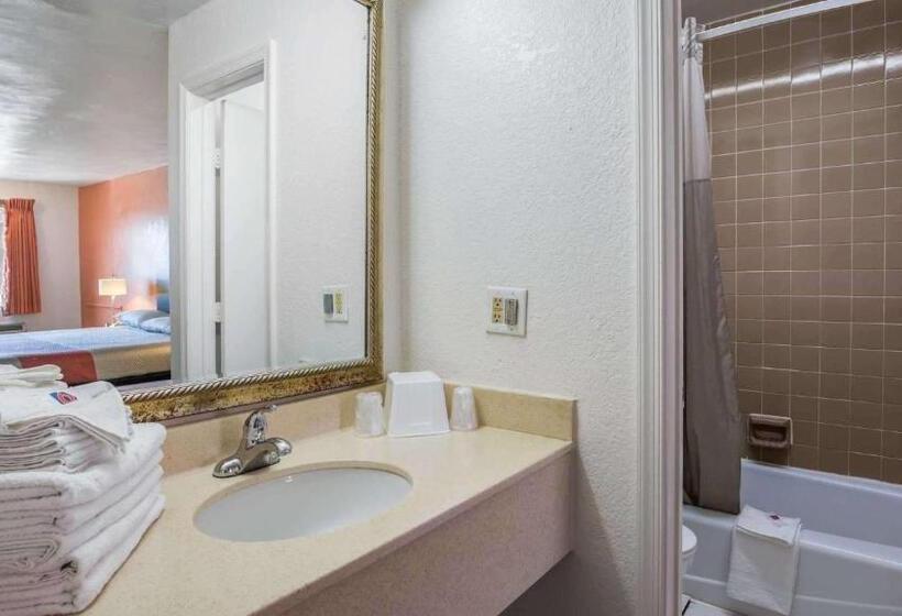 غرفة ديلوكس سرير كينج, Motel 6 Portsmouth, Va