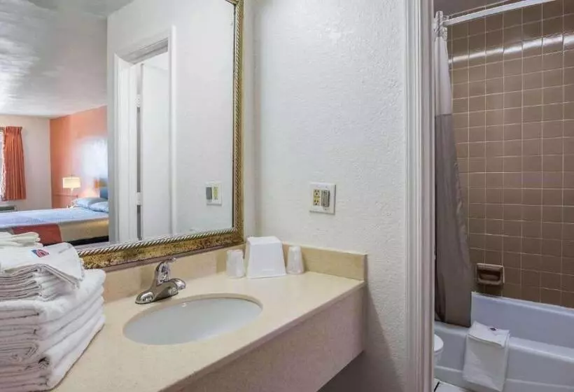 キングサイズベッドのデラックスルーム, Motel 6 Portsmouth, Va