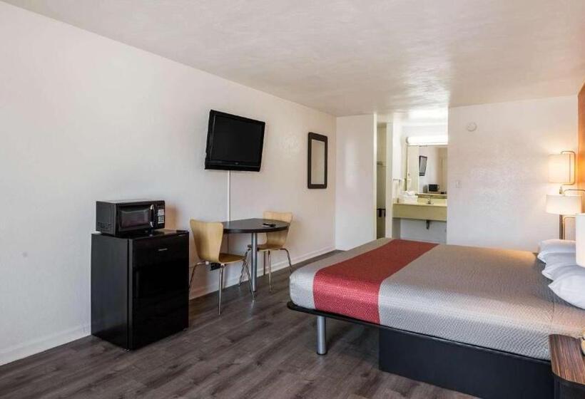 غرفة ديلوكس سرير كينج, Motel 6 Portsmouth, Va