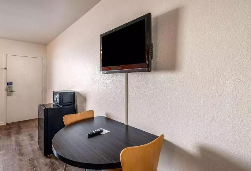 デラックスの４人部屋, Motel 6 Portsmouth, Va