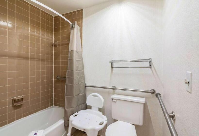 غرفة قياسية سرير كينج لذوى الإحتياجات الخاصة, Motel 6 Portsmouth, Va