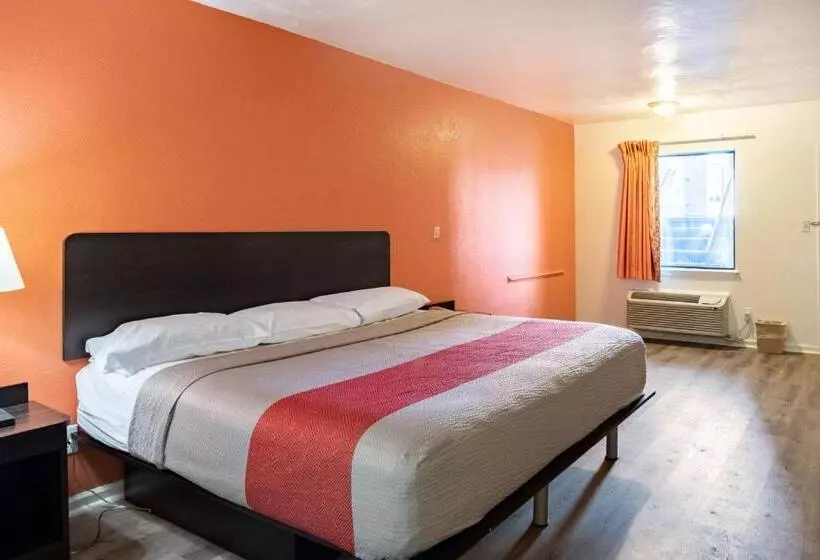 身障者適用キングサイズベッドルーム, Motel 6 Portsmouth, Va